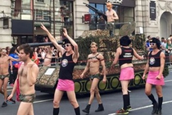 Захарченко сравнил парад в Донецке с гей-парадом