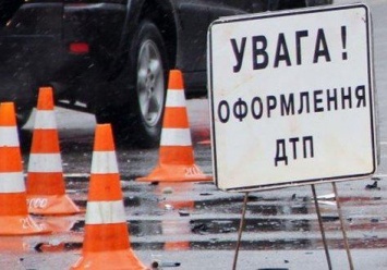 В Запорожской обл. микроавтобус столкнулся с легковушкой: 1 погибший, 10 пострадавших