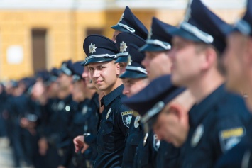 Полиция просит украинцев не злоупотреблять водкой во время праздников