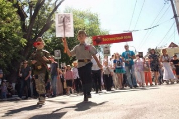 День Победы Симферополь отпразднует шествием «Бессмертного полка», выставкой военной техники и акцией «Военная служба по контракту» (ФОТО)