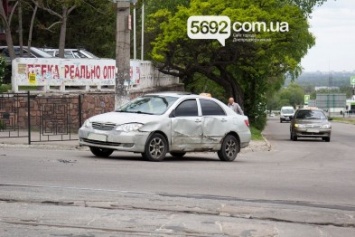 В Днепродзержинске в ДТП возле «Эльдорадо» фура столкнулась с легковушкой