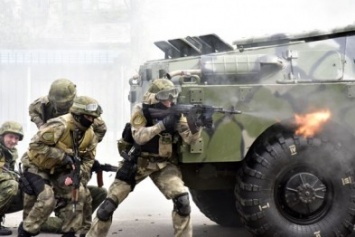 Полиция Донецкой области отбила штурм главного управления (фото, видео)