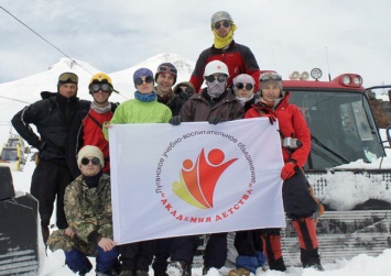 Альпинисты из ЛНР прибыли на Кавказ и готовятся к восхождению на горный пик в честь Дня Победы