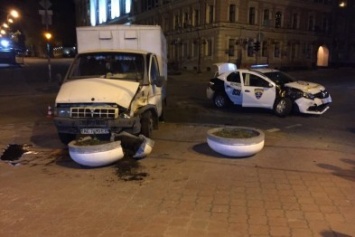 ДТП в центре Днепропетровска: автомобиль охранной фирмы ВЕНБЕСТ столкнулся с ГАЗ-3302 (ФОТО)
