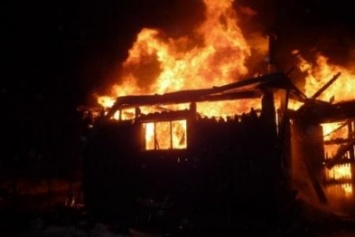 В Красноармейском (Покровском) районе огонь уничтожил баню