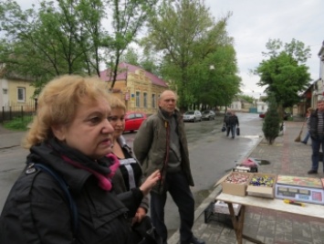 Пикетчики грозят полицейским, что они не пройдут аттестацию из-за стихийной торговли (видео)