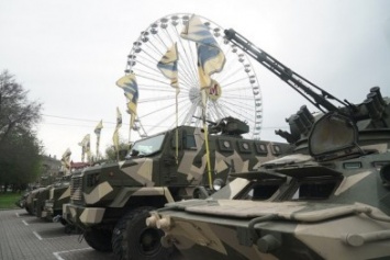 Жители Бердянска могут посмотреть на военную технику «Азова»