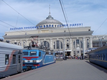 В Одессе полиция ищет взрывчатку на железнодорожном вокзале