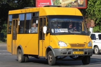 На поминальное воскресенье маршрутные такси поменяют схему движения и будут довозить криворожан до кладбищ (ГРАФИК)