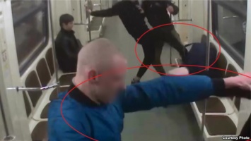 В московском метро скинхеды с ножом и электрошокером напали на киргизов (фото)