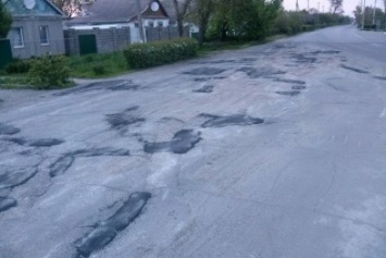 Депутат, недовольный качеством ремонта дорог в Днепродзержинске, собрался обращаться к Гройсману