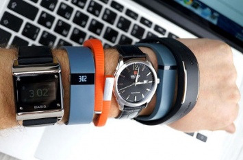 Фитнес-браслеты опередили все другие носимые устройства, включая Apple Watch