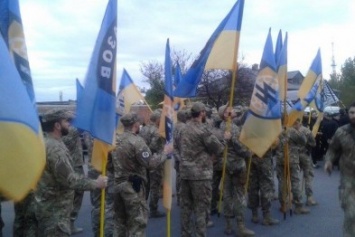 В Бердянске полк "Азов" проводит торжественное шествие, - ФОТО