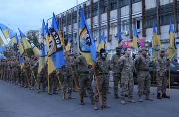 Грандиозное событие в Бердянске: легендарный "Азов" организовал торжественный марш и выставку военной техники