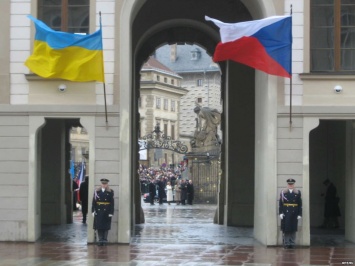 Разрешения на работу в Чехии украинцам будут выдавать быстрее