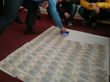 На Тернопольщине чиновник требовал взятку 50 тыс гривен (фото)