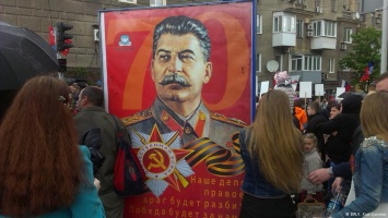 "Яблоко" просит убрать портреты Сталина с улиц Новосибирска