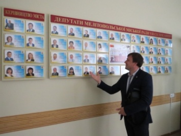 Депутаты явили избирателям свои лица через полгода (фото)