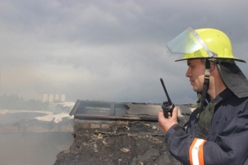 В Броварах склад с лакокрасочными материалами тушили 20 пожарных машин (фото)