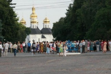 На Аллею героев приглашают вальсировать