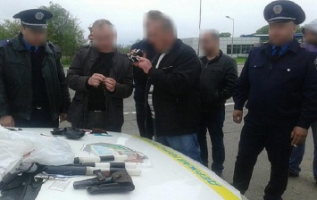 В Черниговской области трое полицейских под видом ГАИ вымогали взятки