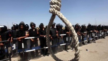 Суд Египта рекомендует казнить трех журналистов