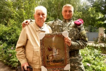 Встретились два ветерана - одному 97, другому - 30 лет (фото)