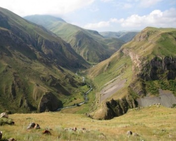 В Карабахе случайно откопали древний некрополь