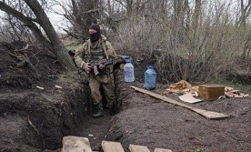 Ранен один военный, боевики стреляют из минометов и БМП