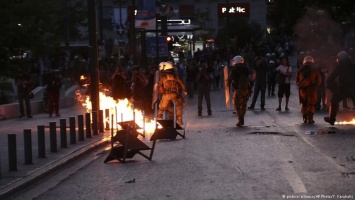 Афинская полиция применила против демонстрантов слезоточивый газ