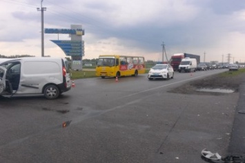 ДТП на Донецком шоссе: столкнулись Daewoo Lanos и Renault Kangoo (ФОТО)