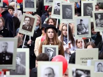 Акция "Бессмертный полк" в Киеве началась с потасовки