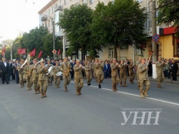 Более тысячи человек приняли участие в торжественном шествии в Кировограде