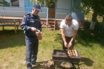 Черноморские спасатели заботятся о безопасности граждан во время майских праздников (+фото)