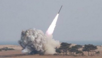 Иран провел испытания баллистической ракеты