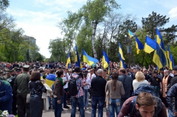 В Одессе активисты Майдана возложили цветы к памятнику Неизвестному матросу