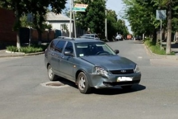 В Кировограде произошла небольшая авария с участием пассажирского микроавтобуса. ФОТО