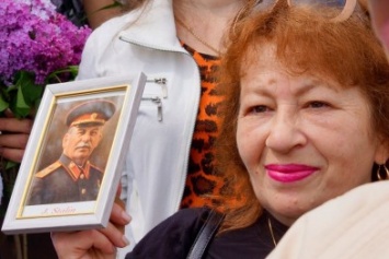 Сталин, жертвы 2 мая, "колорадский" маскарад: Одесский фотограф запечатлил массовый психоз 9 мая (ФОТО)