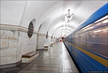 В Киеве станция метро "Вокзальная" на четыре месяца меняет режим работы