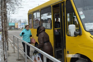 В Николаеве маршрутчик обматерил пассажирку и угрожал ей расправой