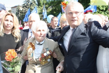Ветераны Днепропетровщины поблагодарили А.Вилкула за защиту от нападения радикалов во время празднования Дня Победы 9 Мая