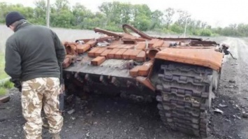 В зоне АТО нашли подбитый российский танк и склад боеприпасов (фото)