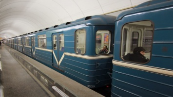 Жуткое происшествие в метро Харькова: женщина с двумя детьми прыгнула под поезд