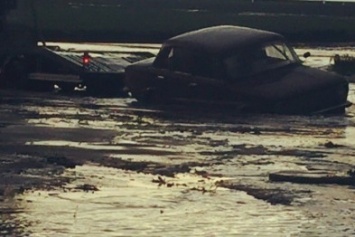 Потоп в Днепропетровске: в огромных лужах тонут машины (ФОТО)