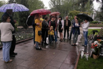 В Красноармейске (Покровске) почтили память погибших мужчин на псевдореферендуме