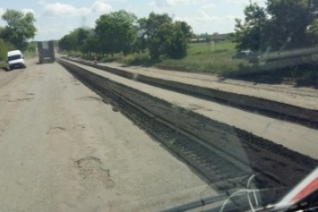 Ужасный участок трассы "Одесса-Рени" начали ремонтировать (ФОТО)