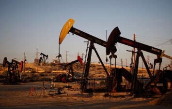 Нефть Россию не спасет: доходы от продажи сырья снизился в 1,6 раза