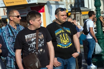 Украинцы опозорились в Европе: забыв, что они не дома, напали на акцию "Бессмертный полк" в Венеции