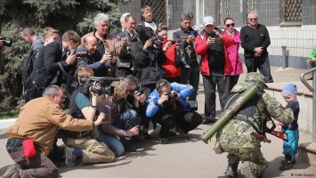 В Киеве проведут расследование публикаций данных журналистов