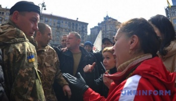 Под стенами Киевсовета - сразу два митинга